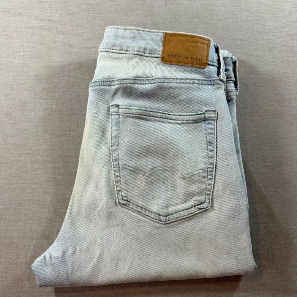 American Eagle Athletic Straight Jeans Mens 32x30 Light Wash Excellent Airflex+